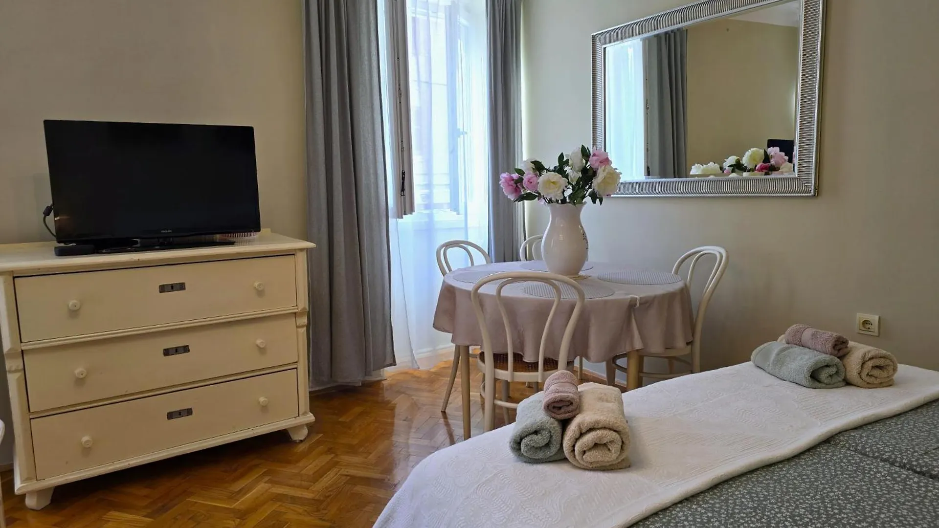 Seven - Two-Bedroom Apartment Rovinj